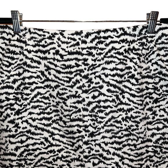 Veronica Beard Midi Seamed Pencil‎ Skirt Womens 12 Black White Tiger Print - Picture 2 of 11